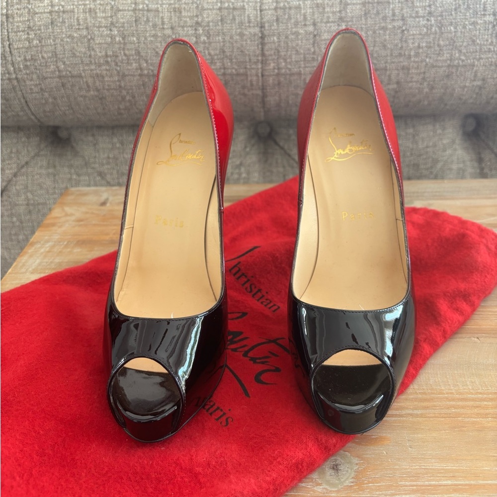 Christian Louboutin patent leather pump, peep toe stiletto heel. Size 37 - Picture 6 of 6